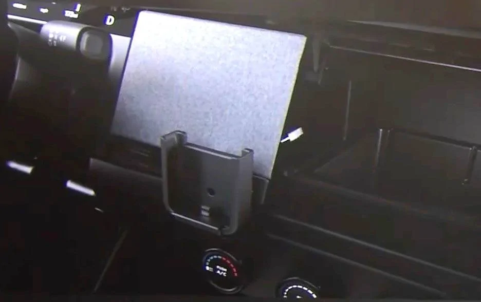 Slate Auto Pickup Truck Phone charging - wired or wireless? slate truck phone charging charger cabl