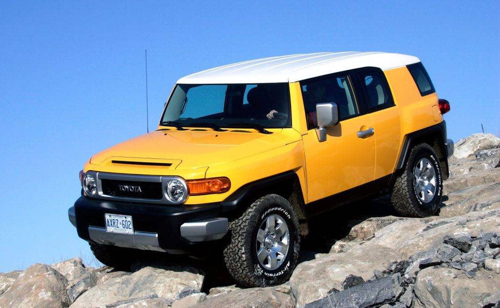 Slate Auto Pickup Truck White Roof Wrap Only buying-a-used-toyota-fj-cruiser_2-1024x632