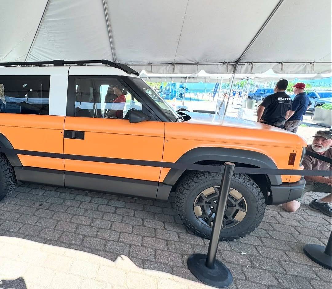 Slate Auto Pickup Truck Orange Slate SUV w/ 2" lift, BFG All-Terrain AT T/A tires, upgraded bumper, white roof, roof rack - photos from Cleveland Ohio orange wrap slate suv white roof 3