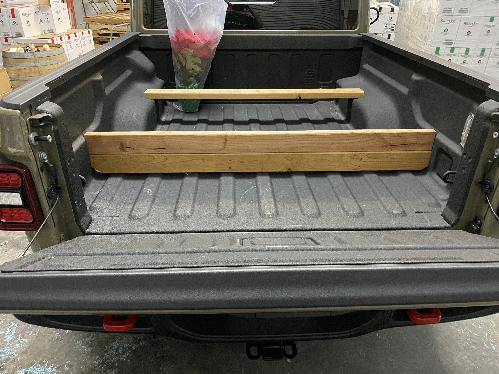 Slate Auto Pickup Truck Copy Ford Maverick adjustable tailgate IMG_0058