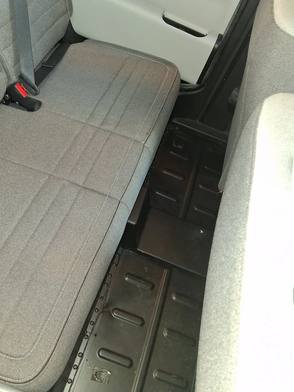 Slate Auto Pickup Truck Using Rear Footwell Space for Spare Tire Storage (Design Ideas) 20250802_132212