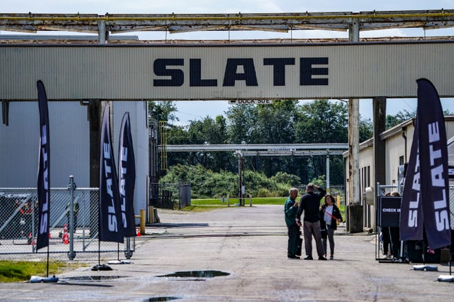 Slate Auto Pickup Truck Photos from inside Slate production factory! (Sneak peek inside Slate electric pickup truck plant in Warsaw) Photos inside Slate Warsaw factory production construction 2