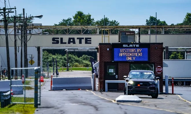 Slate Auto Pickup Truck Photos from inside Slate production factory! (Sneak peek inside Slate electric pickup truck plant in Warsaw) Photos inside Slate Warsaw factory production construction 40