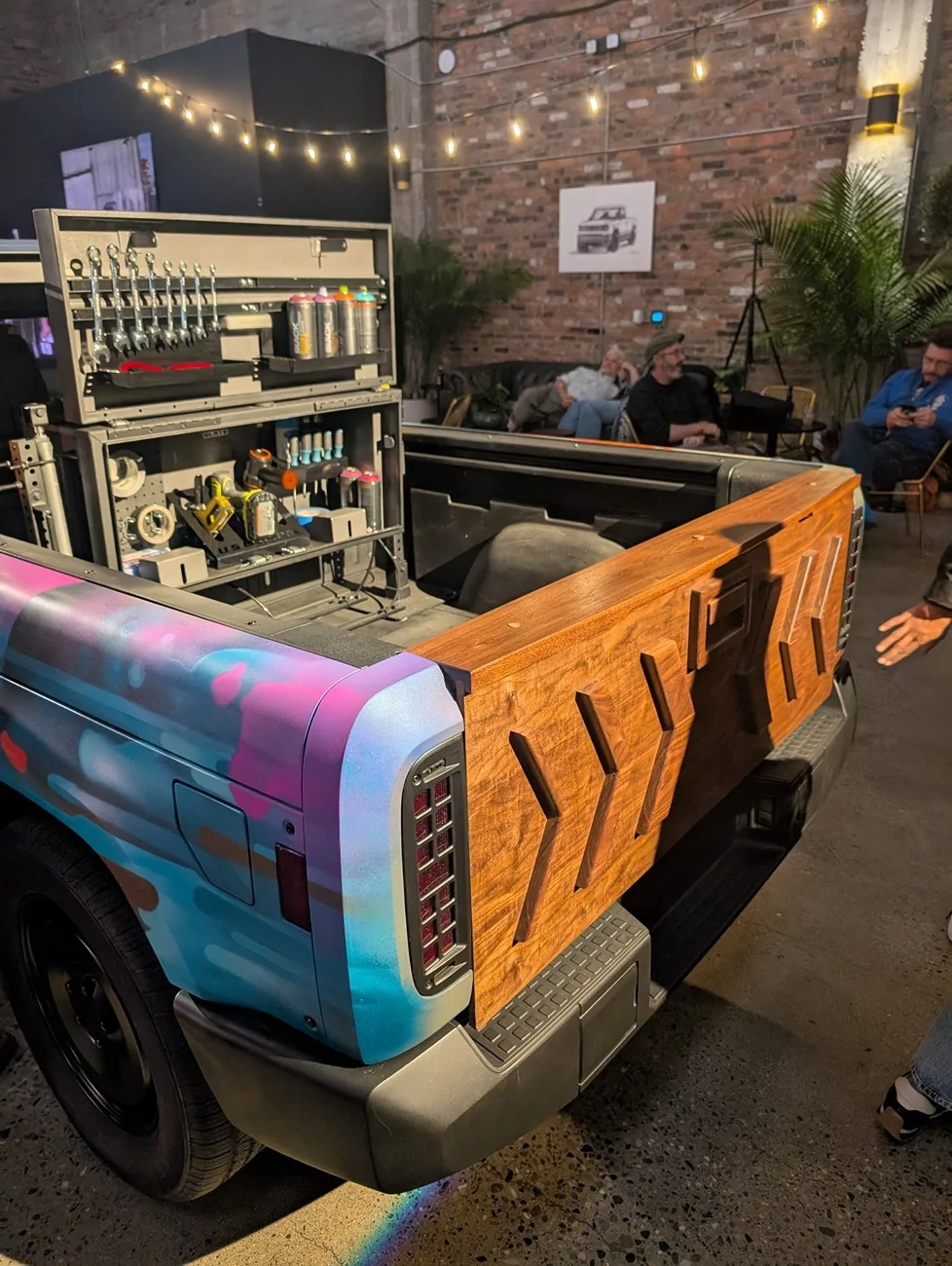 Slate Auto Pickup Truck Slate Auto Custom Garage - Event Photos (Oct 16) G3bVHDZXEAAyvt