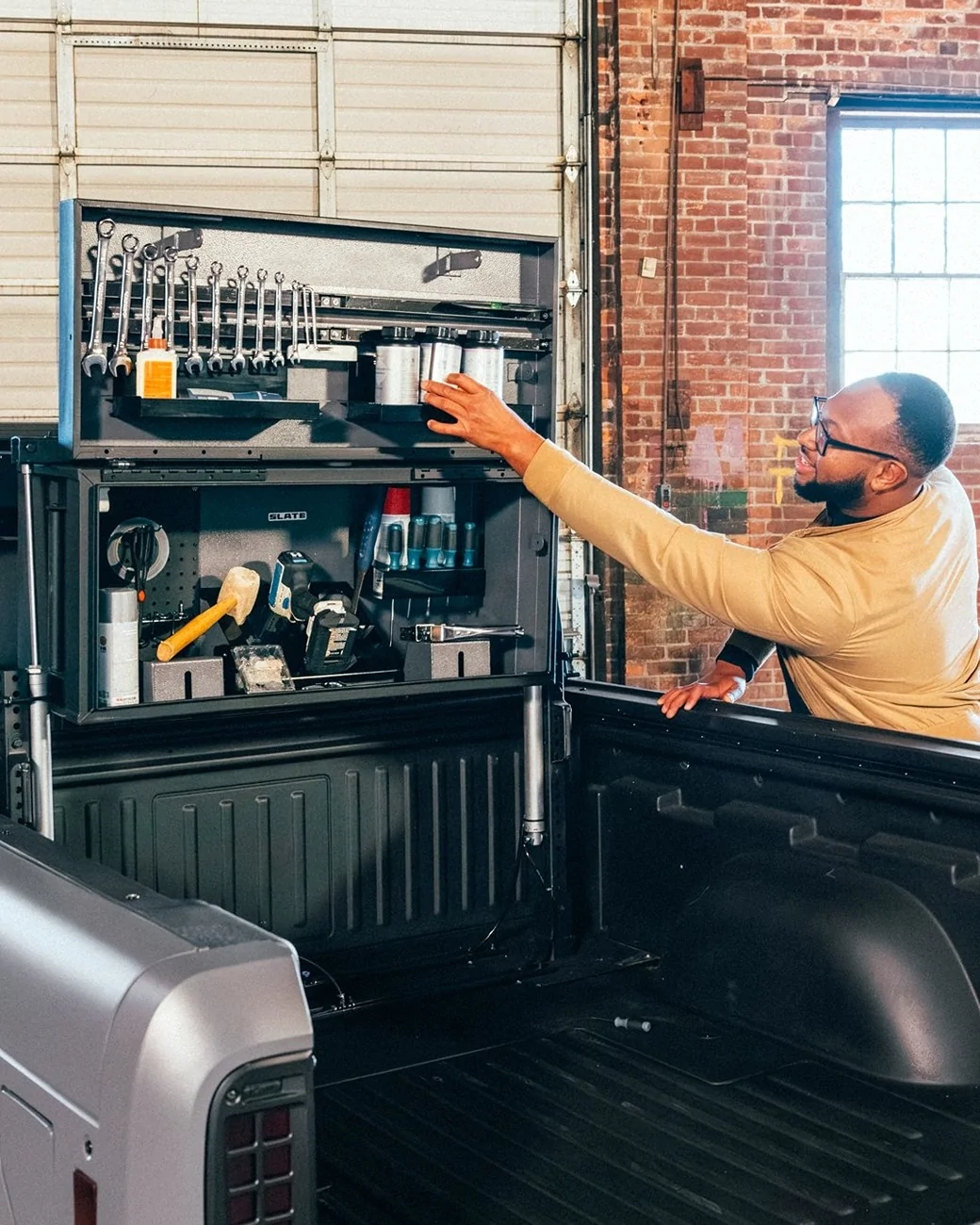 Slate Auto Pickup Truck Bed Toolbox - Tricked Out Custom Concept Slate truck Bed Toolbox - Tricked Out Custom Concept4