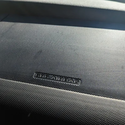 Slate Auto Pickup Truck Air bags location on passenger side Airbag_Label