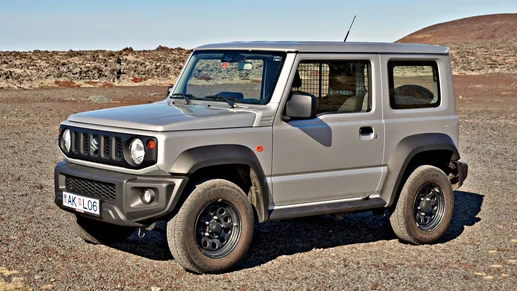 Suzuki_Jimny_in_Desert.webp