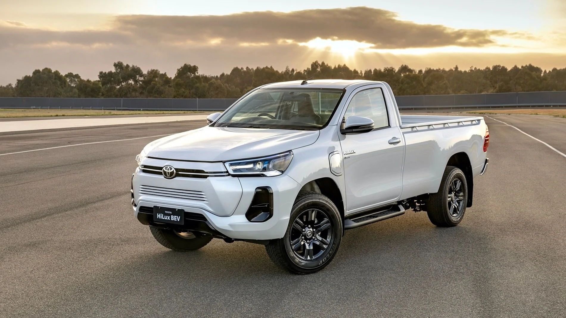 Slate Auto Pickup Truck EVs in Indonesia toyota-hilux-revo-bev-concept-vehicle_100902665