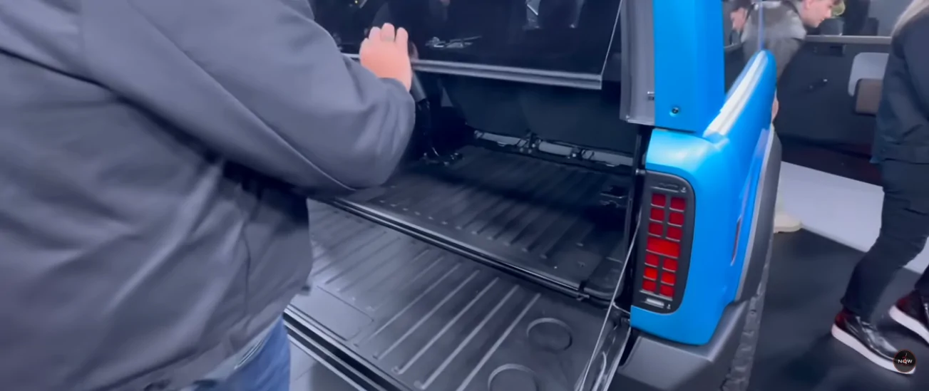 Slate Auto Pickup Truck How does that rear window work on the SUV? 1772468981417-