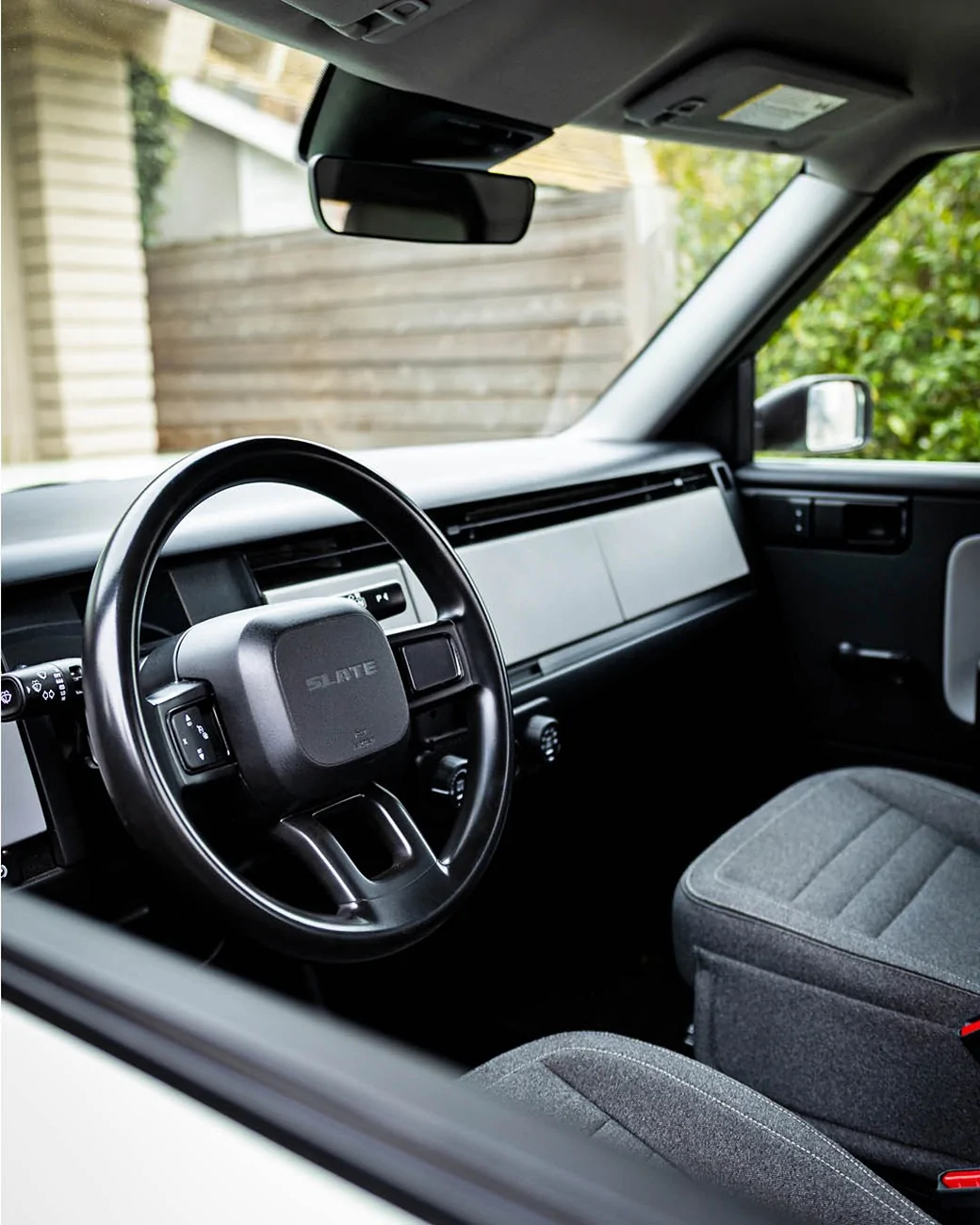 Slate Auto Pickup Truck Dual color (white / green) Slate in pickup & open-air configuration Dual color (white : green) Slate in pickup & open-air configuration 4