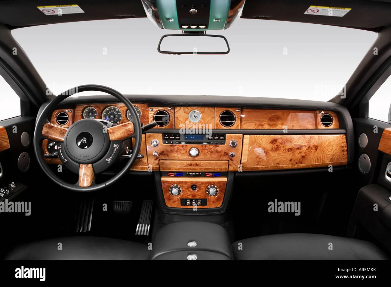 Slate Auto Pickup Truck Interview: Slate Head of Design (Tisha Johnson) and Head of Brand and Marketing (Ben Whitla) -- June 1, 2026 2005-rolls-royce-phantom-in-silver-dashboard-center-console-gear-shifter-AREMKK