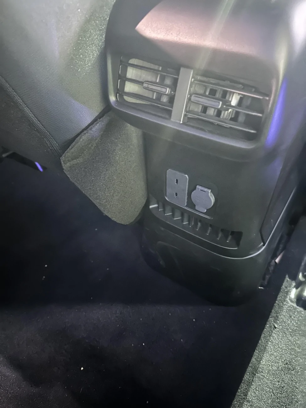 Slate Auto Pickup Truck 12v accessory outlets? jyb9w2gzhc9h1