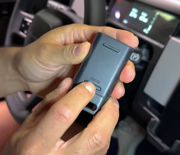 Slate Auto Pickup Truck How does the Slate turn on? 1782496092490-xs