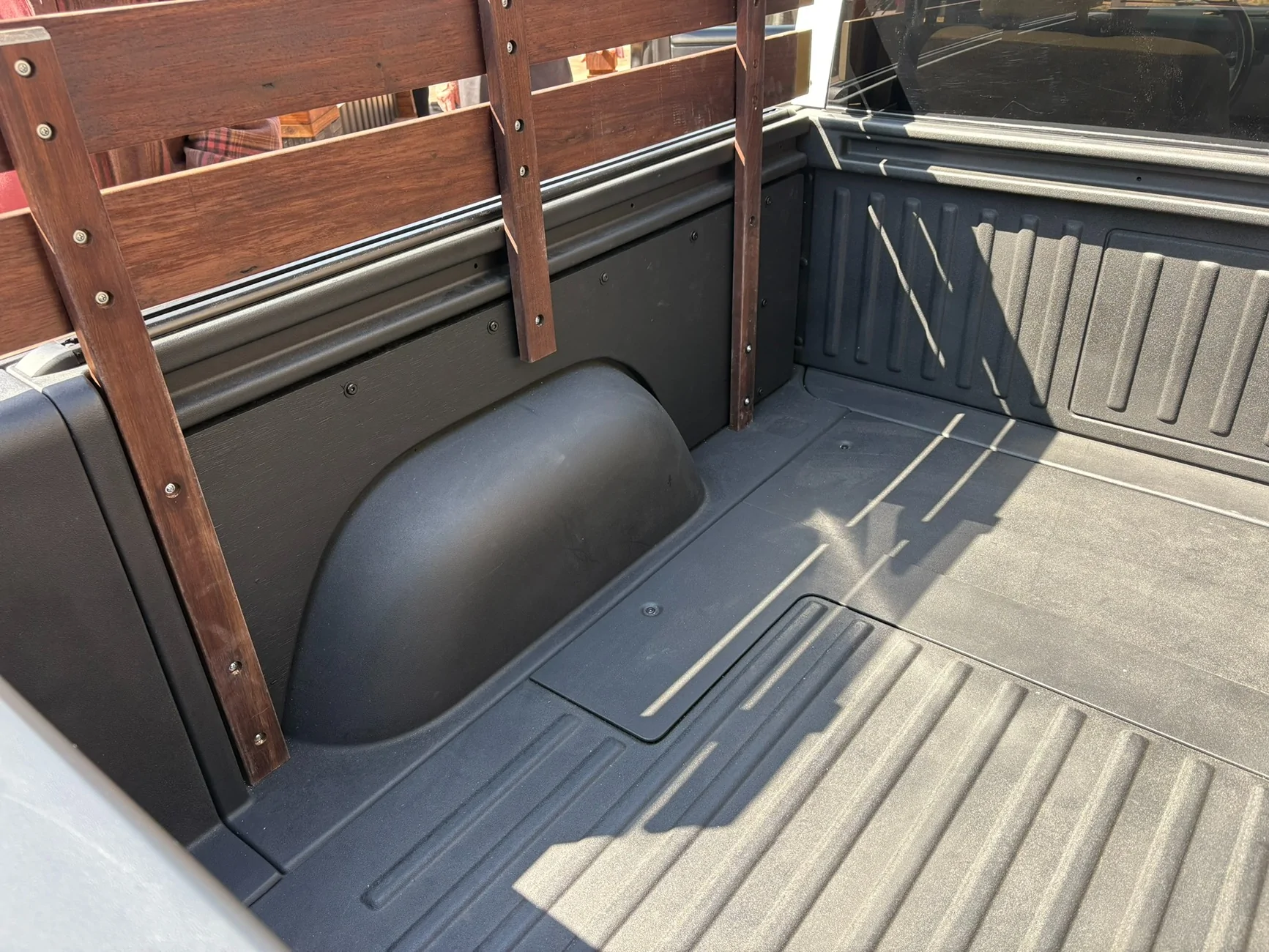 Slate Auto Pickup Truck Bed tiedowns - photos? IMG_3838