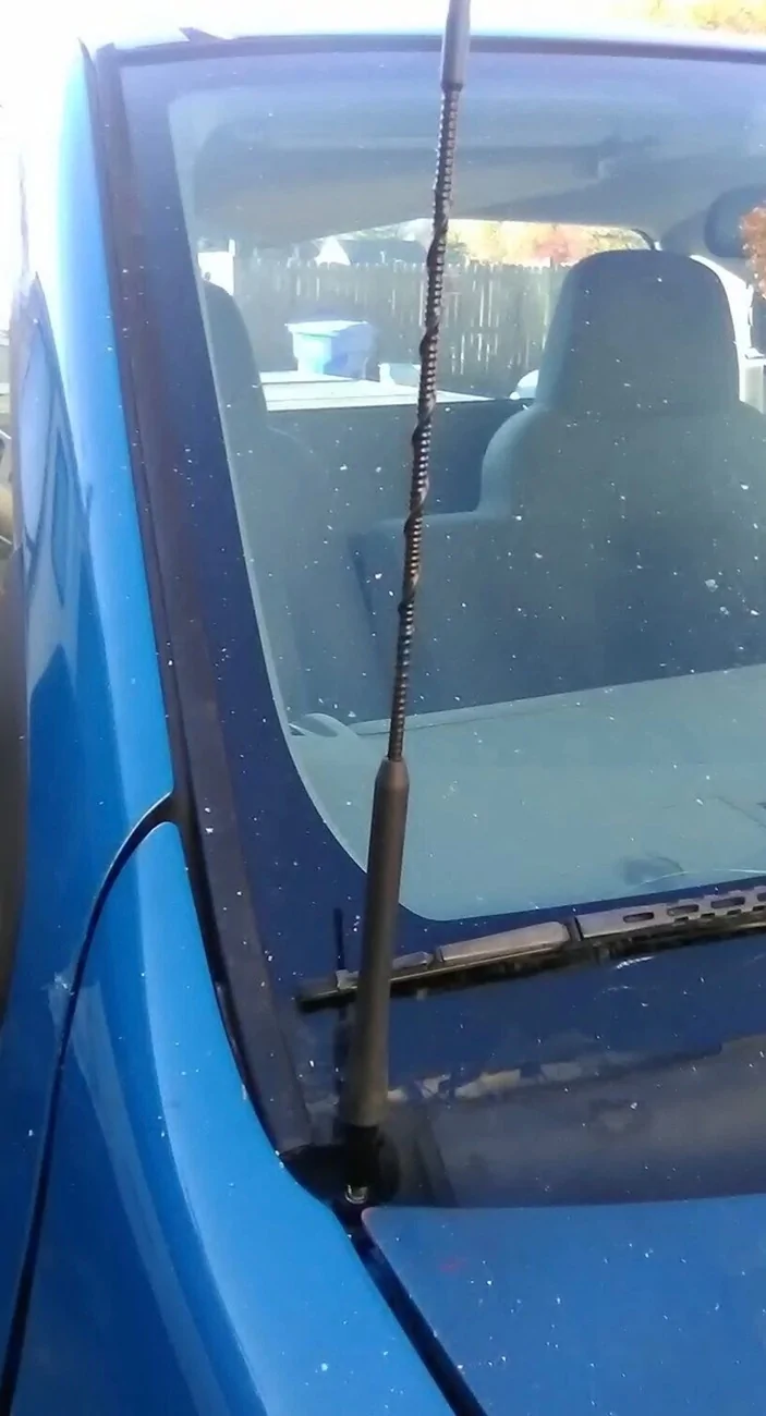 Slate Auto Pickup Truck FM Radio Antenna Considerations IMG_3014