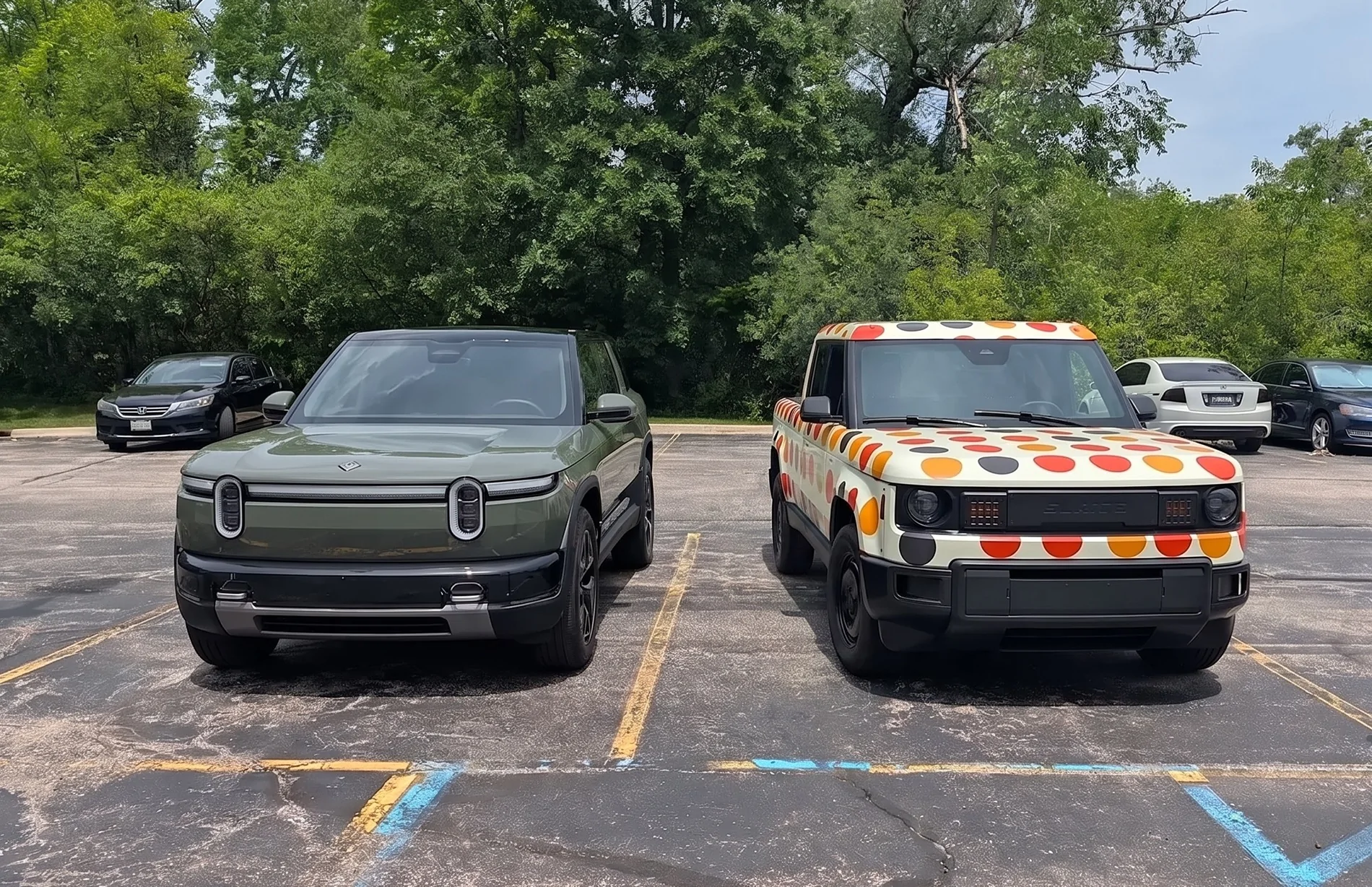 Slate Auto Pickup Truck Spotted: Slate pickup vs Rivian R2 - size comparison slatetruck-vs-rivianr2