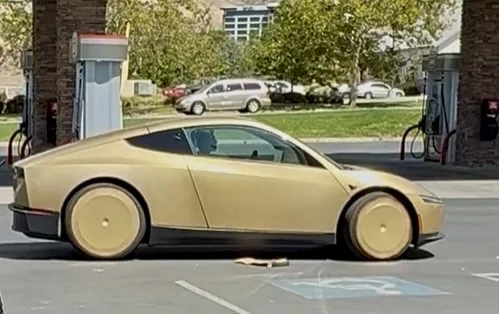 Slate Auto Pickup Truck Tesla Cybercab in phoenix IMG_1223