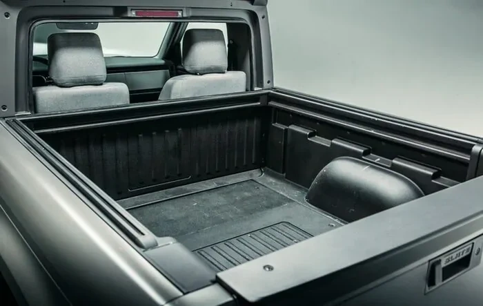 Tonneau / bed cover (factory OEM) will be available