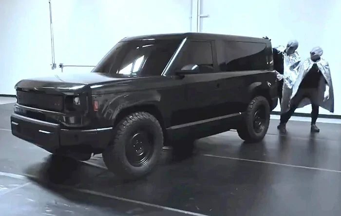 Slate commercial - Earth to Aliens: It's a truck AND a SUV.