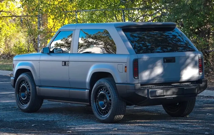 Slate Fastback in Dark Gray