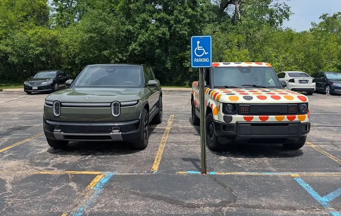 Spotted: Slate pickup vs Rivian R2 - size comparison